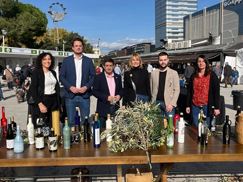 La presidenta de la Diputación de Barcelona visita en Sabadell la Fiesta del Primer Aceite de Jaén.