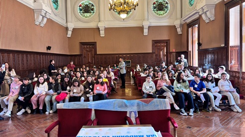 Más de 80 escolares participan en un pleno infantil organizado por Diputación con motivo del Día de la Infancia.