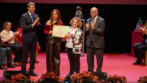 Fernández hace un llamamiento a “romper el ciclo de apatía que normaliza la desigualdad entre hombres y mujeres”.