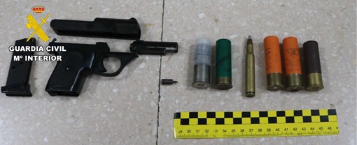 La Guardia Civil ha detenido a los presuntos autores de 35 delitos de robo con violencia e intimidación.