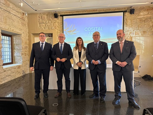 Jesús Estrella valora la labor de secretarios, interventores y tesoreros de la administración local por el municipalismo.