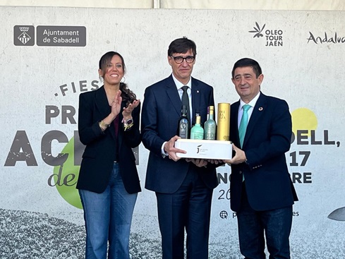 El presidente de la Generalitat de Cataluña asiste a la clausura de la Fiesta del Primer Aceite de Jaén en Sabadell.