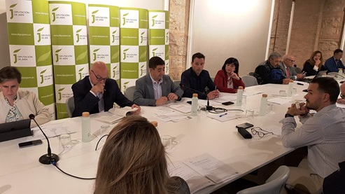 El Consejo Provincial del Olivar aborda un estudio que pretende mejorar y estabilizar el mercado oleícola.