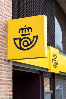 Correos y sindicatos firman un acuerdo de líneas básicas que define el nuevo marco laboral de la empresa.