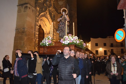 La imagen de Santa Cecilia procesionó por las calles de Lopera.