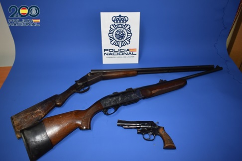 La Policía Nacional detiene a tres hombres relacionados con varios tiroteos por tenencia ilícita de armas.