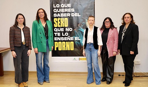 La Junta lanza una campaña que alerta a los jóvenes de que «el porno no es un manual para el sexo”.