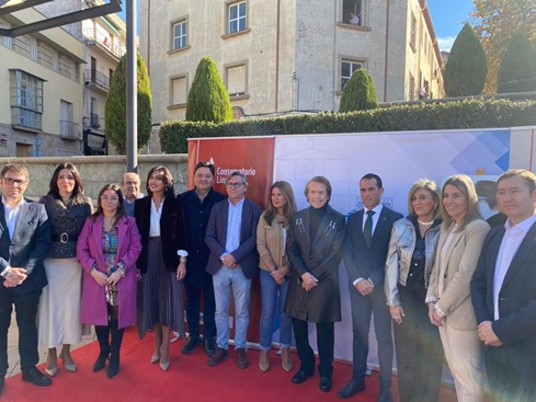 El Conservatorio Profesional de Música de Linares impulsa una iniciativa musical multitudinaria con “El Tamborilero” de Raphael.