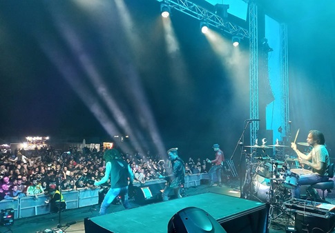 El Drogas (ex líder de Barricada) y Koma, cabezas de cartel del Víncula Rock 2025 en Escañuela.