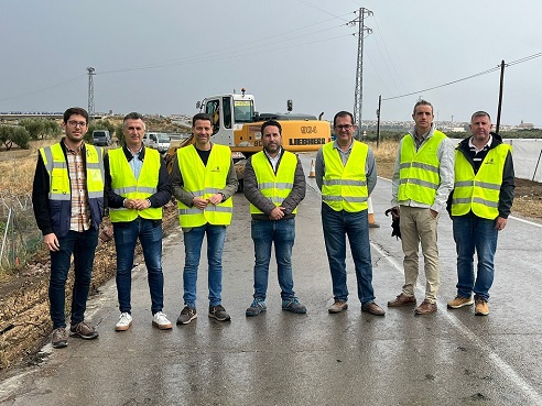 Diputación invierte 333.000 euros en un carril peatonal en la carretera JA-6106 de acceso a Torreperogil desde la A-32.