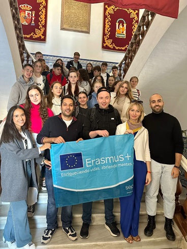 El Ayuntamiento de Andújar recibe a 12 jóvenes alemanes dentro del programa Erasmus+ para trabajar sobre sostenibilidad y conservación.