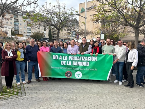 El PSOE denuncia la “demolición” de la sanidad pública a manos de Moreno Bonilla.