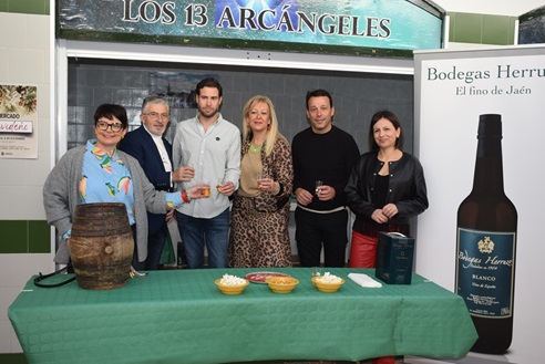 La Plaza de Abastos acoge la I Muestra de Vino de Lopera.
