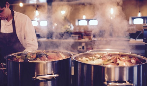 Andalucía lidera el descenso del paro en España en noviembre con 8.464 desempleados menos.