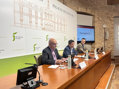 Fernández destaca la apuesta del Gobierno por impulsar el empleo en la provincia con el respaldo del proyecto Proempleo 8 de la Diputación.