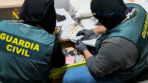 Desarticulada una organización criminal dedicada a la introducción de grandes cantidades de cocaína en España y Portugal procedente de Hispanoamérica.