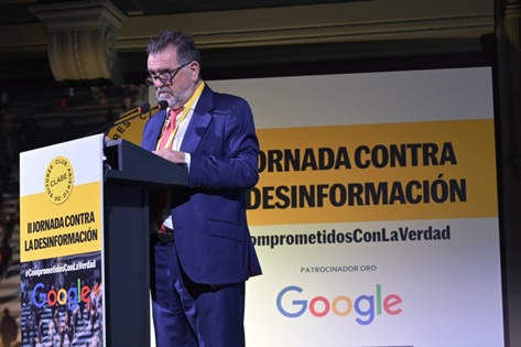 El presidente de CLABE, Arsenio Escolar, comparece en el Congreso para proponer medidas contra la desinformación.