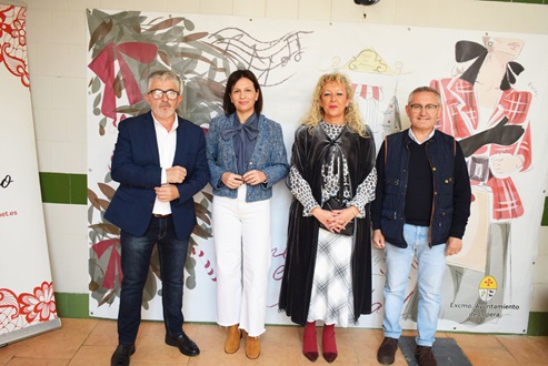 La diputada provincial, Isabel Uceda, inaugura el VI Mercado Navideño de Lopera.