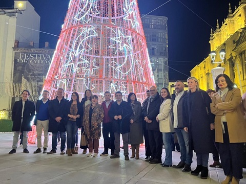 Diputación enciende la iluminación navideña de sus principales edificios con más de 140.000 puntos de luz.