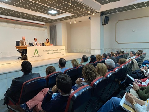 Más de 4M€ adicionales para equipamiento y mejora de instalaciones de centros docentes jiennenses.