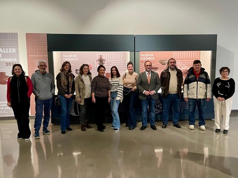 El Museo Íbero de Jaén acoge una exposición de cerámica prehistórica elaborada en talleres locales.