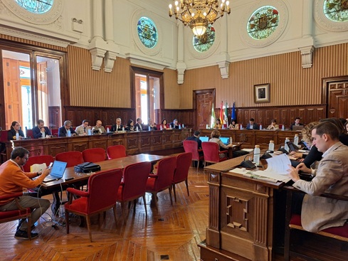 Camacho critica que el PSOE lleve a pleno un recorte brutal del 70% en el Plan Especial de Empleo, de diez millones de euros a tres.