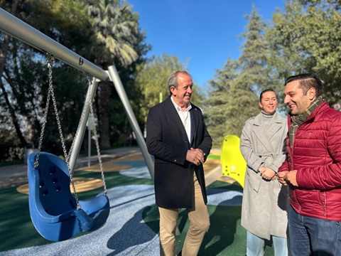 El Ayuntamiento de Andújar invierte 50.000 euros en el nuevo parque infantil «Selva» de Las Vistillas.