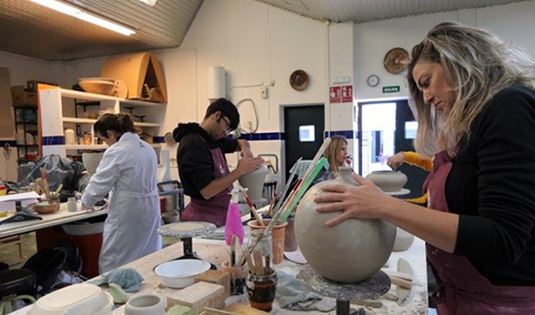 Las Escuelas del SAE prevén formar a más de 1.200 desempleados el próximo año.