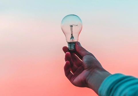 FACUA considera injusta la vuelta al 21% y pide al Gobierno que apruebe un IVA reducido para la factura eléctrica de forma permanente.