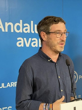 El PP acusa a PSOE e IU de anteponer sus intereses a los de Lopera y que con ello pongan en peligro inversiones para el pueblo.