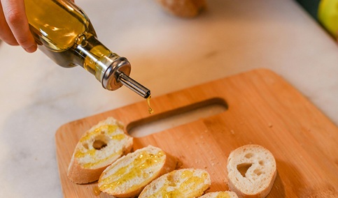 Récord histórico de exportaciones de aceite de oliva andaluz, con 3.979 millones y un alza del 46% entre enero y octubre de 2024.