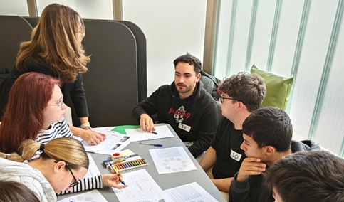 La Junta impulsa la creación de más de 4.300 empresas promovidas por casi 4.700 universitarios.