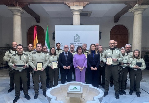 Andalucía avanza en la digitalización de los Agentes de Medio Ambiente con la incorporación de nuevas tablets.