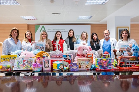 Cruz Roja dona juguetes educativos destinados a menores ingresados en el Hospital Materno-Infantil de Jaén.