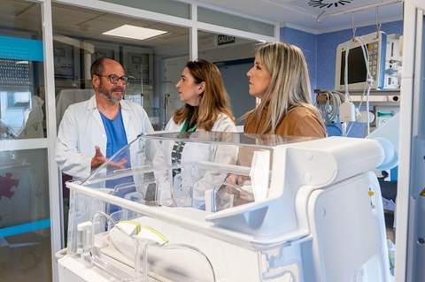 El Hospital Universitario de Jaén incorpora 10 nuevas incubadoras para la UCI de Pediatría.
