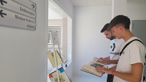 El Hospital Alto Guadalquivir amplía su proyecto de `LibroTerapia’ al área de Endoscopias.