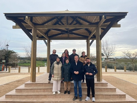 El alcalde de Andújar visita el Parque Mirador San Nicolás tras una inversión de 52.000 euros en La Ropera.