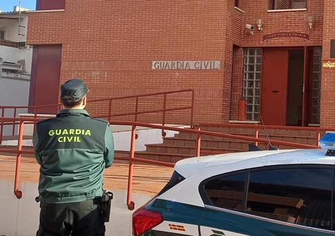 La Guardia Civil ha detenido a los presuntos autores de robos en vehículos e iglesias de la localidad de La Carolina.