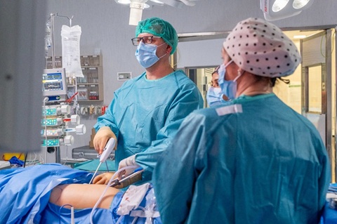 Cirugía Torácica del Hospital de Jaén interviene 75 casos de cáncer de pulmón en 2024.