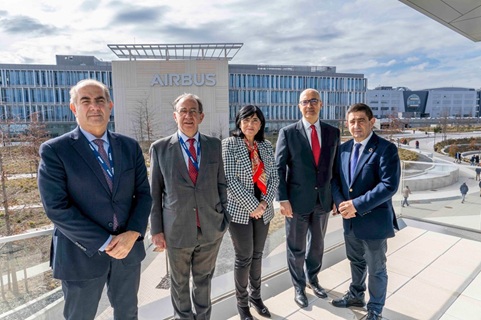 El presidente de Diputación expone las capacidades estratégicas de Jaén para la industria al gigante de la aeronáutica Airbus.