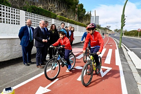 La Junta inaugura el carril bici de acceso a Jaén por la carretera de Córdoba tras 1,2 millones invertidos.
