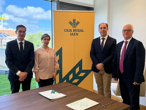 La Fundación del Olivar y Caja Rural de Jaén firman un acuerdo de colaboración por la internacionalización del olivar y el AOVE.