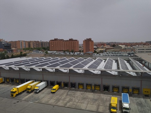Correos apuesta por la energía fotovoltaica en sus centros logísticos.