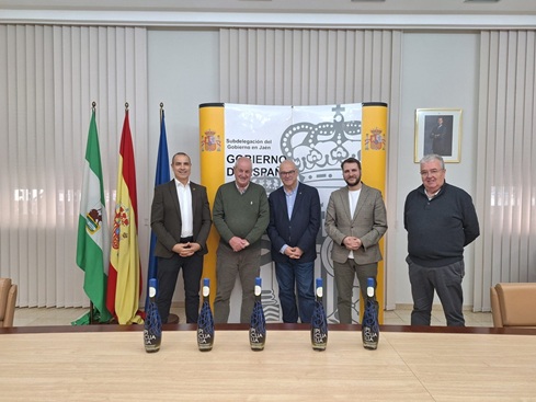 El subdelegado reconoce el gran esfuerzo que está realizando el sector del aceite de oliva en la provincia y su continuada apuesta por la calidad.