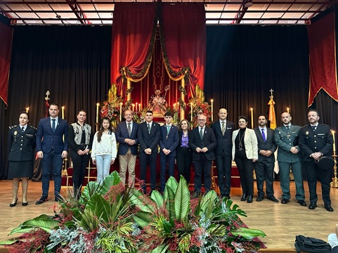 El delegado del Gobierno Andaluz en Jaén, Jesús Estrella, asiste a la presentación del cartel y al pregón de la Semana Santa Chica de Andújar.