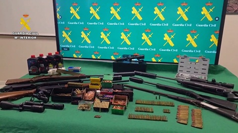 La Guardia Civil ha desarticulado una trama delictiva dedicada al tráfico de armas en la provincia de Jaén.