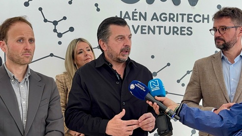 Toni Martín defiende el impulso a proyectos innovadores contra la amenaza de la despoblación y ensalza las políticas de Moreno ante el reto demográfico.