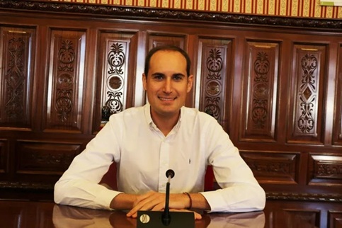 El PSOE valora el escudo protector del Gobierno: «Vamos a defender nuestro aceite de oliva con uñas y dientes».