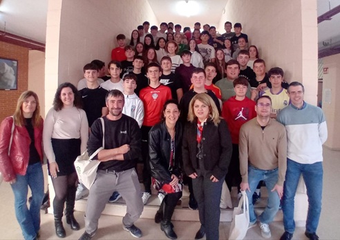 La delegada territorial de Empleo, Ana Mata, imparte dos charlas sobre la artesanía en Porcuna y Arjonilla.