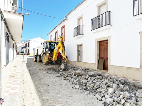 El Ayuntamiento de Lopera comienza las obras previstas en la calle Duque de la Torre.